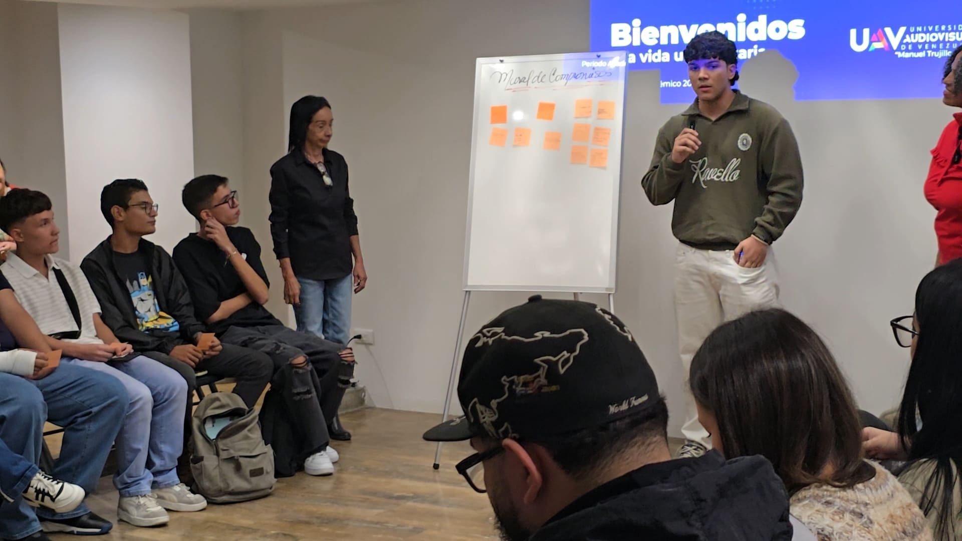 Estudiante del 1° semestre durante las dinámicas de grupo