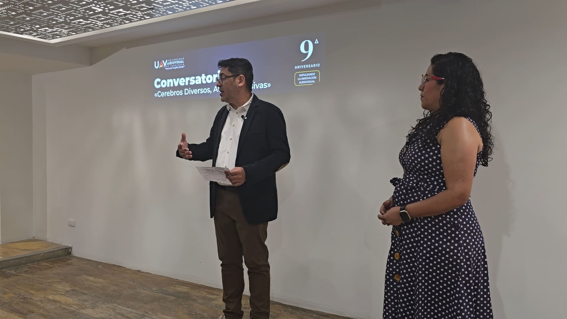 Vicerrector Académico Camilo Malavé junto a la Dr. Yeisa Rodríguez
